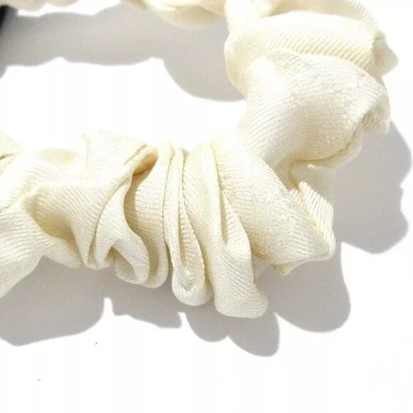 Auth CHANEL Cream Black Silk Other Jewellery - Picture 4 of 7